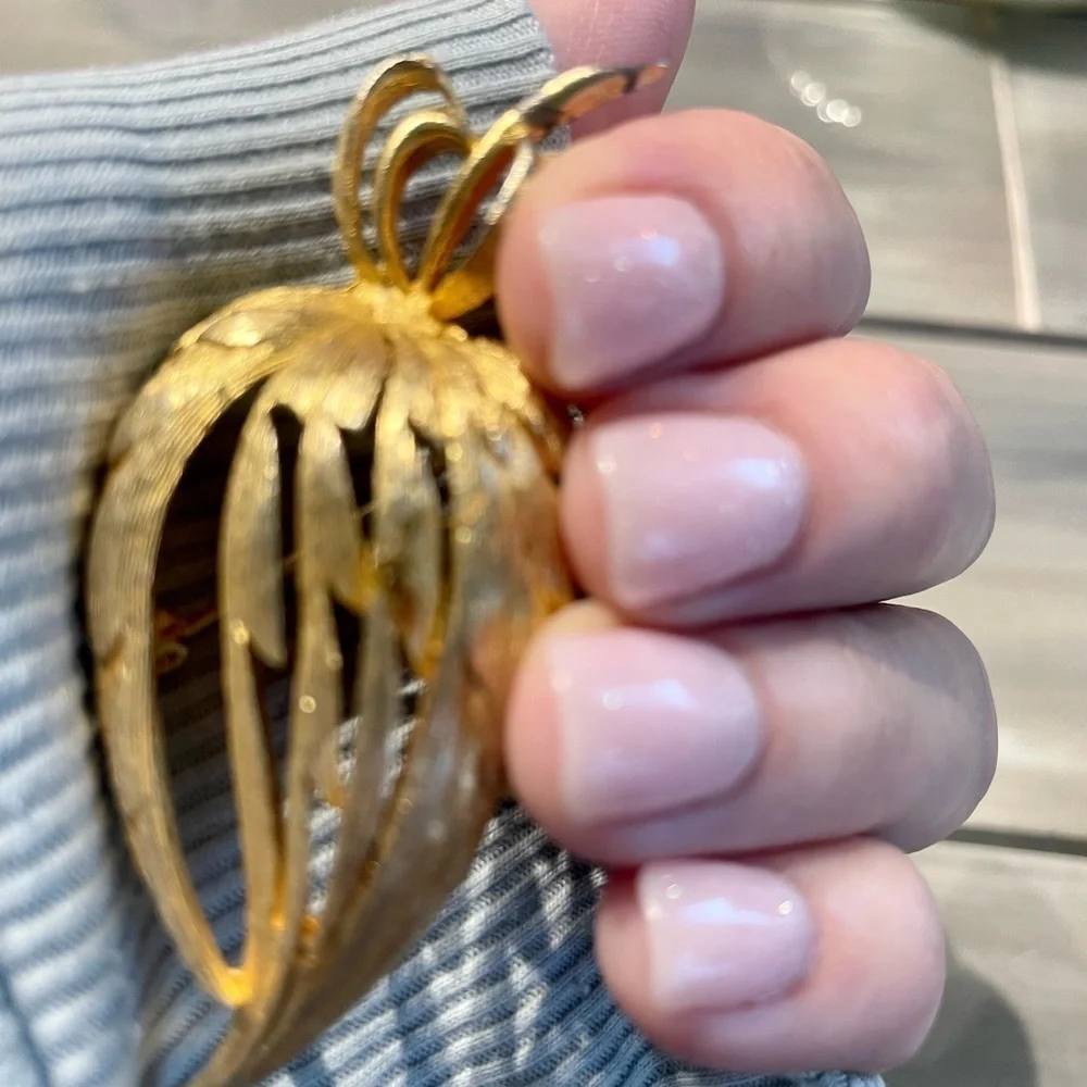 Vintage Gold-tone Leaf brooch